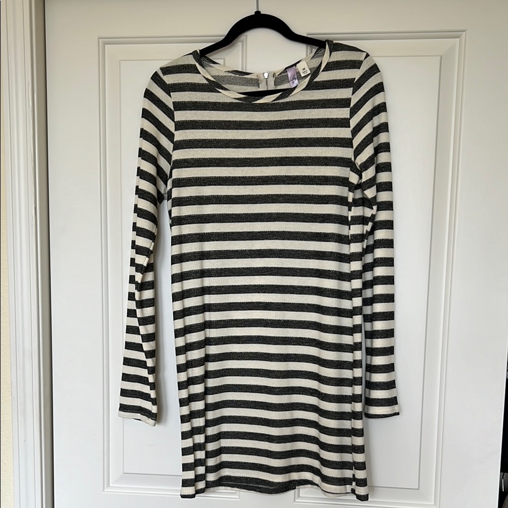 NWT Alya Francesca’s Black and White Striped Long Sleeve Dress